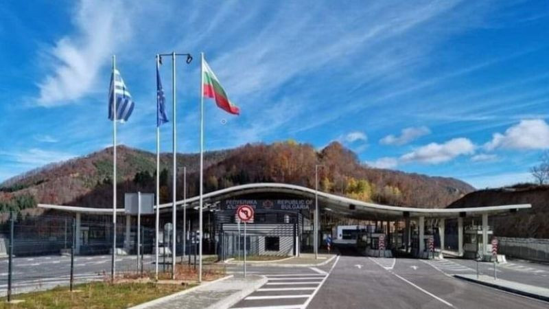 Автомобили до 3,5 тона вече минават през границата с Гърция при Рудозем